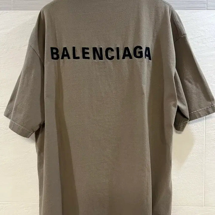 [SOLD OUT] 발렌시아가 백로고 자수 반팔티