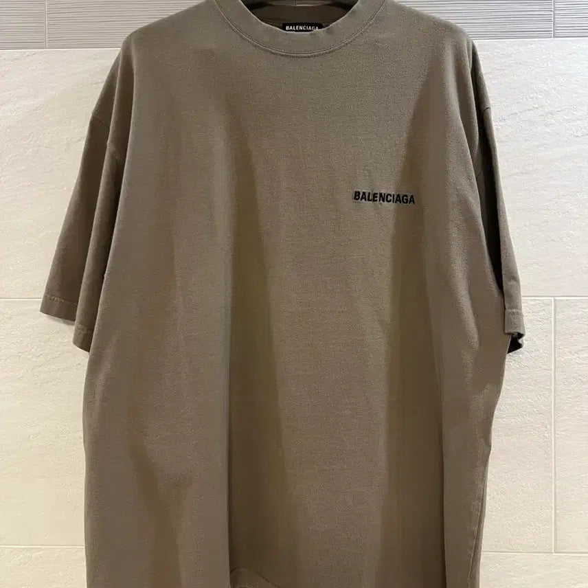 [SOLD OUT] 발렌시아가 백로고 자수 반팔티