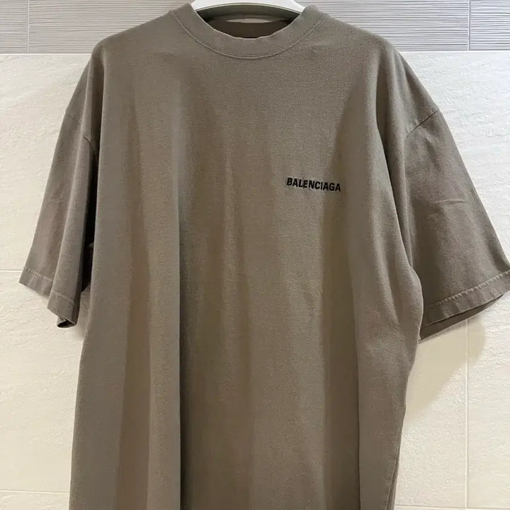 [SOLD OUT] 발렌시아가 백로고 자수 반팔티