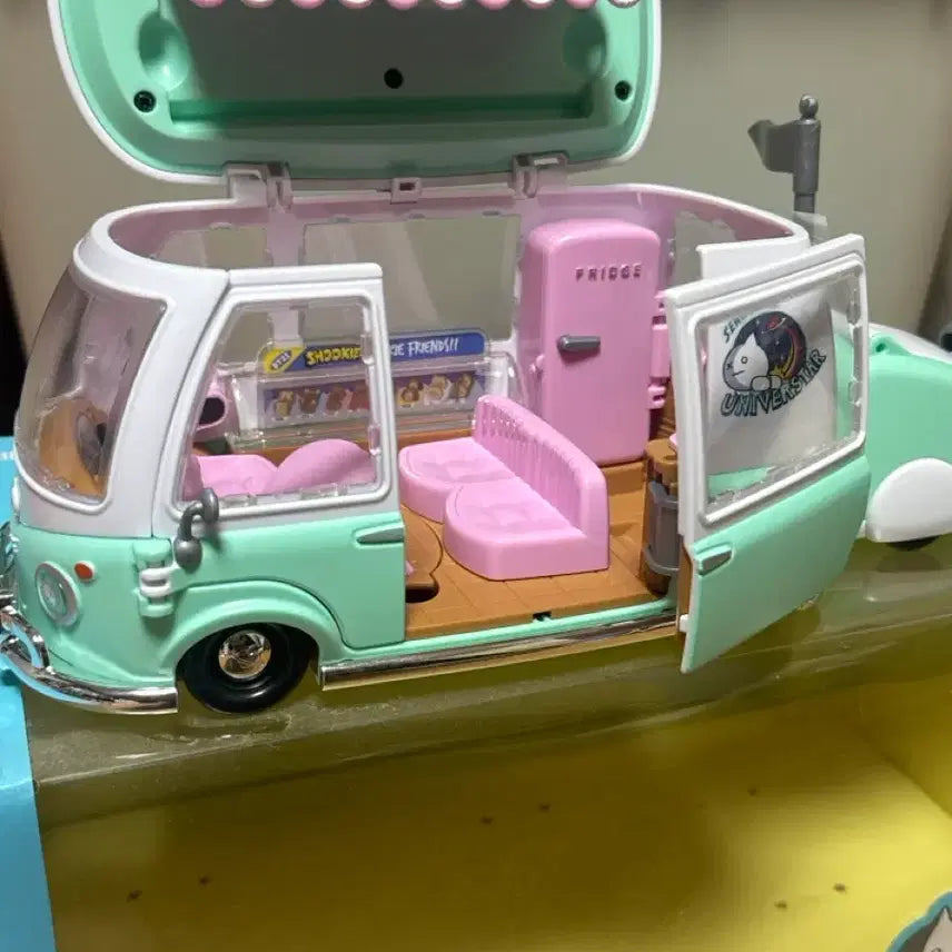 희귀매물) 방탄소년단 BT21 캠핑카 피규어 캠핑카 미니어처