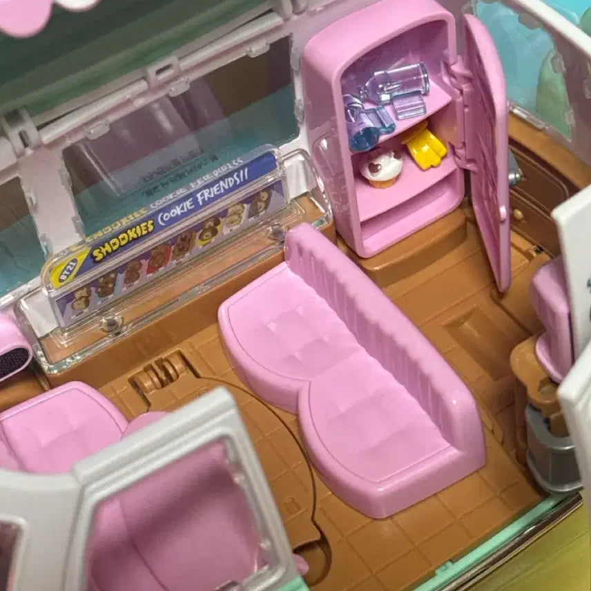 희귀매물) 방탄소년단 BT21 캠핑카 피규어 캠핑카 미니어처