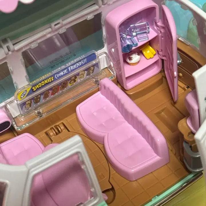 희귀매물) 방탄소년단 BT21 캠핑카 피규어 캠핑카 미니어처