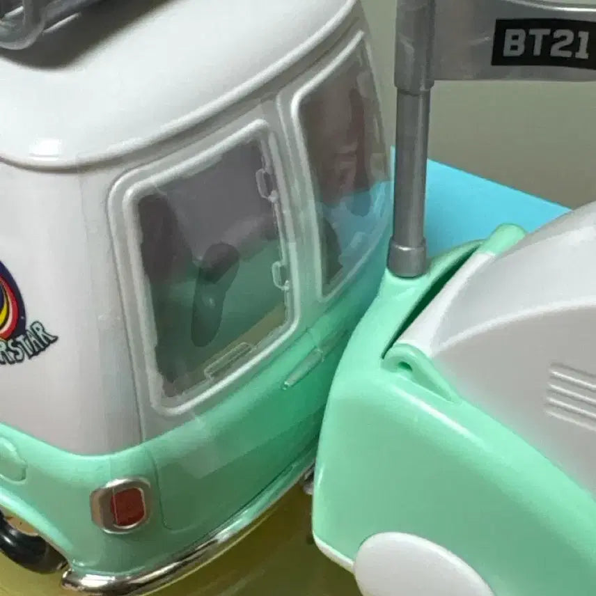 희귀매물) 방탄소년단 BT21 캠핑카 피규어 캠핑카 미니어처