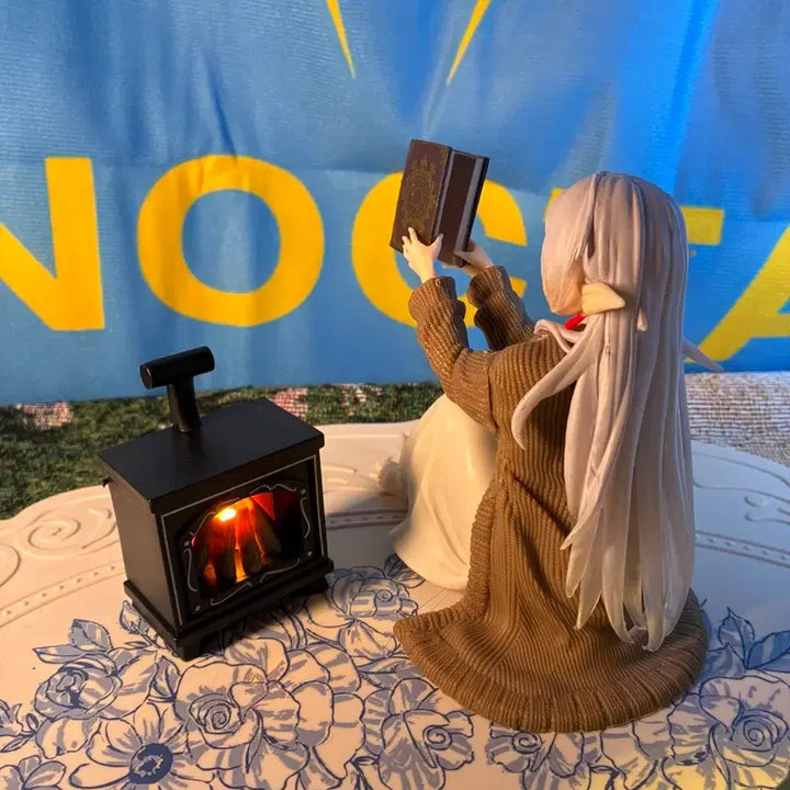 [BUNJANG] Knit Cardigan Campfire Light Figure Interior Decor / 니트 가디건 프리렌 + 모닥불 조명 (피규어 인테리어소품)