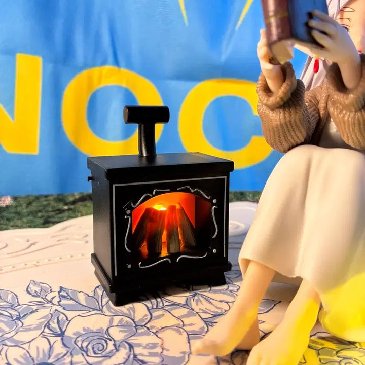 [BUNJANG] Knit Cardigan Campfire Light Figure Interior Decor / 니트 가디건 프리렌 + 모닥불 조명 (피규어 인테리어소품)