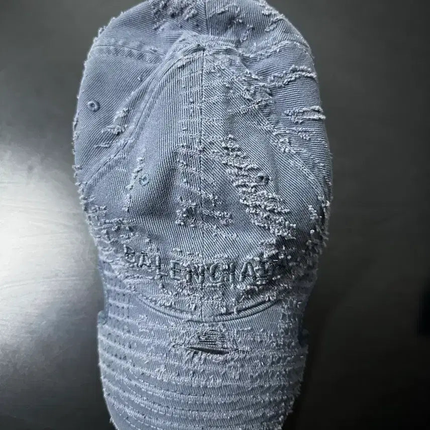 [BUNJANG] Balenciaga Distressed Cap Faded Blue / 발렌시아가 레이저 디스트로이드 캡 페이디드 블루