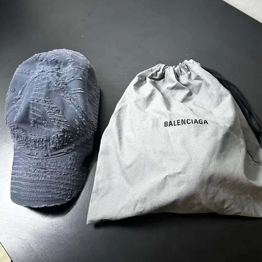 [BUNJANG] Balenciaga Distressed Cap Faded Blue / 발렌시아가 레이저 디스트로이드 캡 페이디드 블루