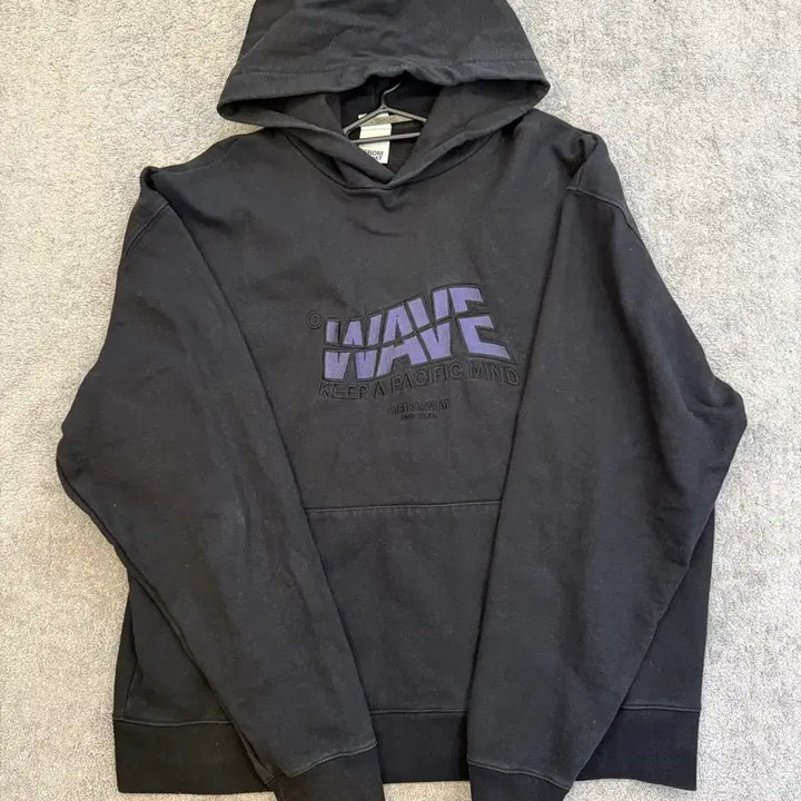 [BUNJANG] Fromis_9 Archive Wave Logo Hoodie Black / [1] 파프롬왓 파아카이브 파 웨이브 로고 후드 블랙