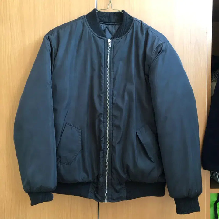 [BUNJANG] Unknown Item: Black Bomber Jacket / 항공점퍼 블랙