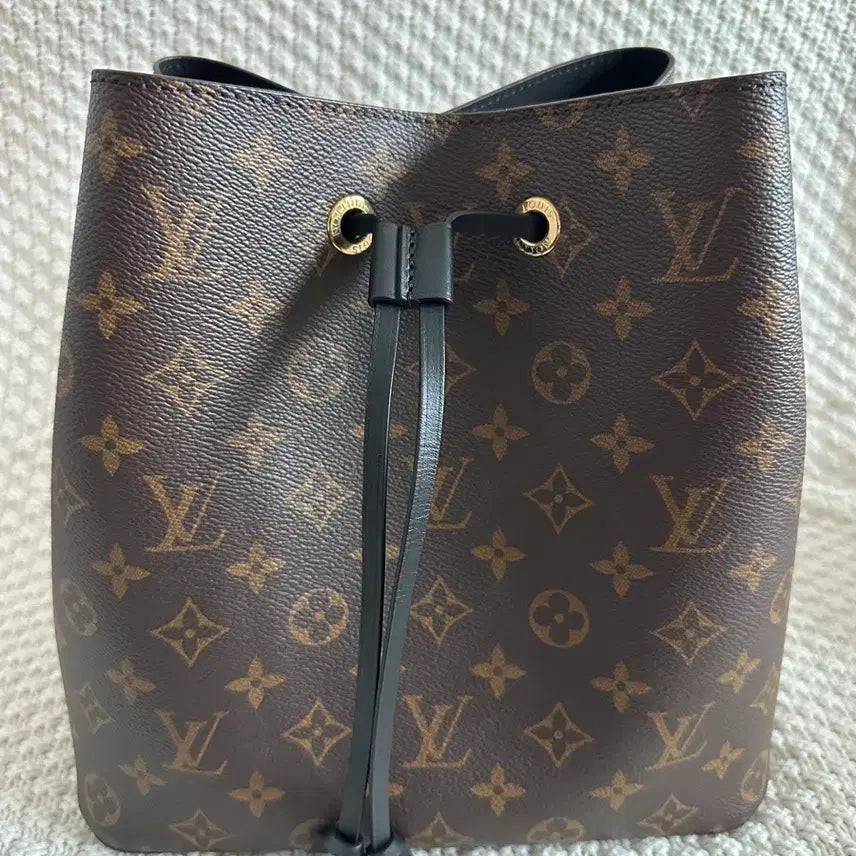 [SOLD OUT] 루이비통 네오노에 MM 블랙