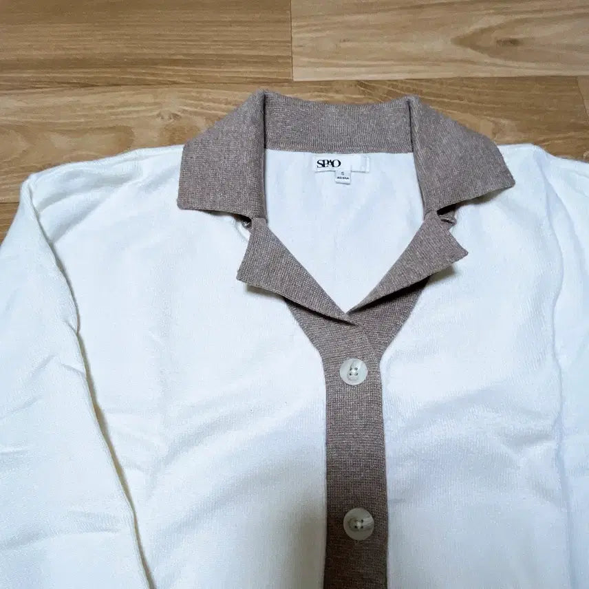 [BUNJANG] Kara Spao Knit Cardigan / 스파오 카라 니트 가디건