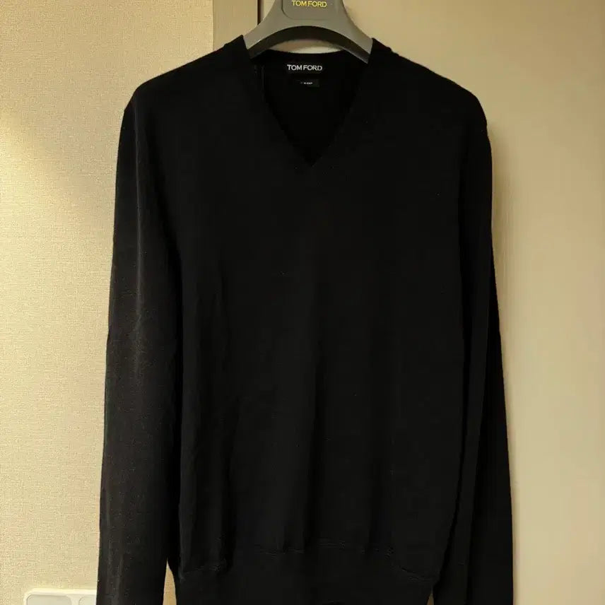[BUNJANG] Tom Ford V-Neck Knit 50% Cashmere Silk / 톰포드 브이넥 니트 50 캐시미어 실크