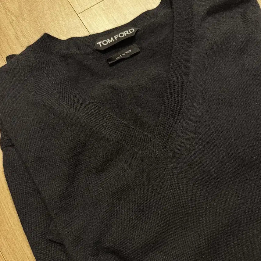 [BUNJANG] Tom Ford V-Neck Knit 50% Cashmere Silk / 톰포드 브이넥 니트 50 캐시미어 실크