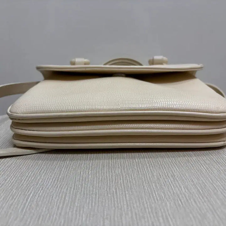 [BUNJANG] Minitmute Flat Base Leather Mini Bag / (원가 19.5) (크림) 미닛뮤트 플랫베이스 가죽 미니백