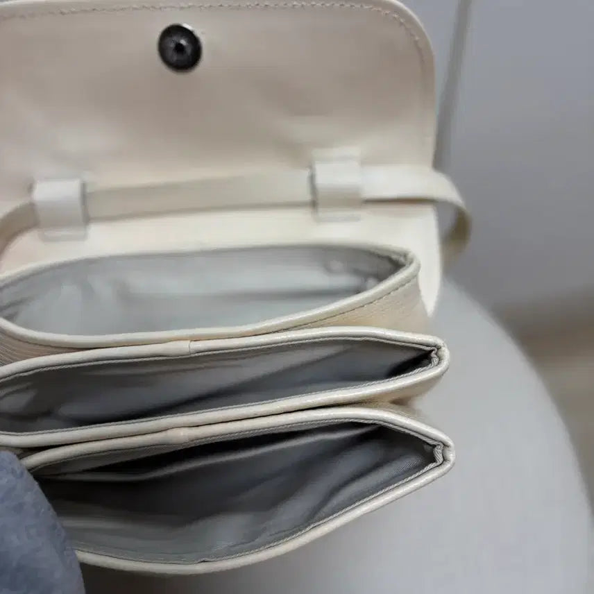 [BUNJANG] Minitmute Flat Base Leather Mini Bag / (원가 19.5) (크림) 미닛뮤트 플랫베이스 가죽 미니백