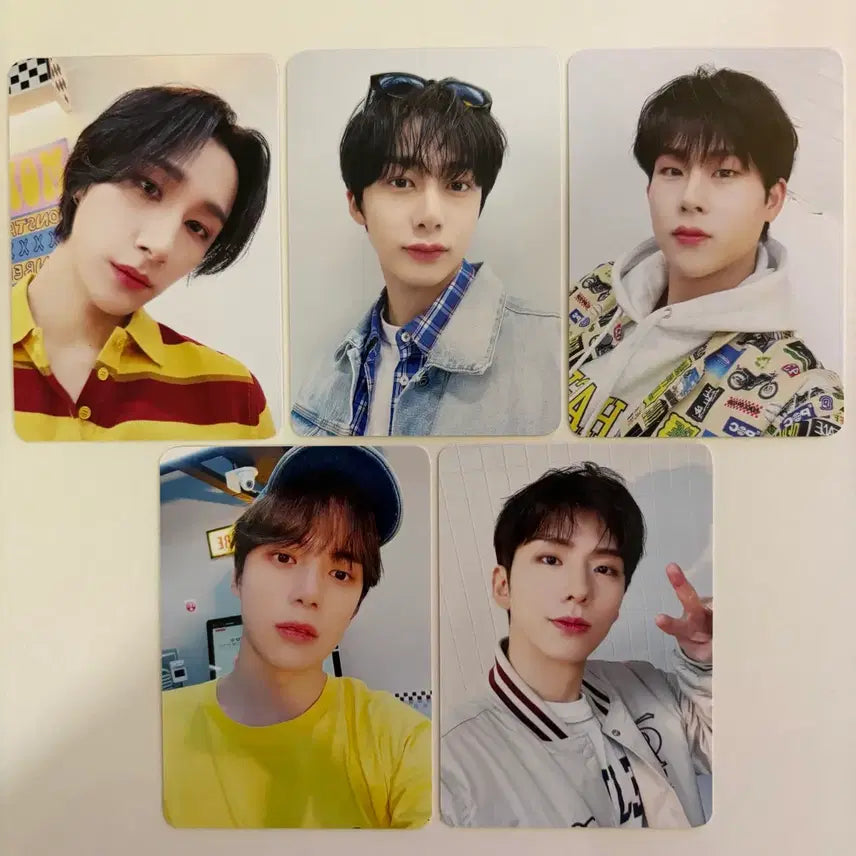 몬스타엑스 포토카드 5장 (탑홀더 제공)