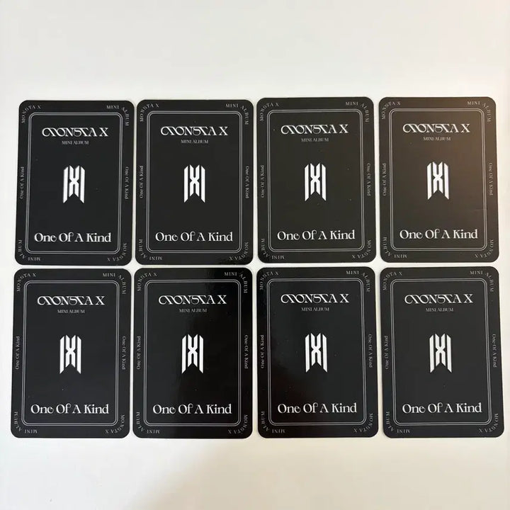 몬스타엑스 포토카드 8장 (탑홀더 제공)