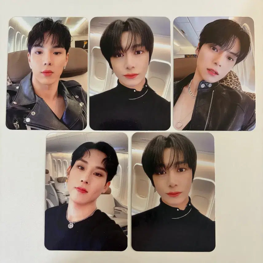 몬스타엑스 포토카드 5장 (탑홀더 제공)