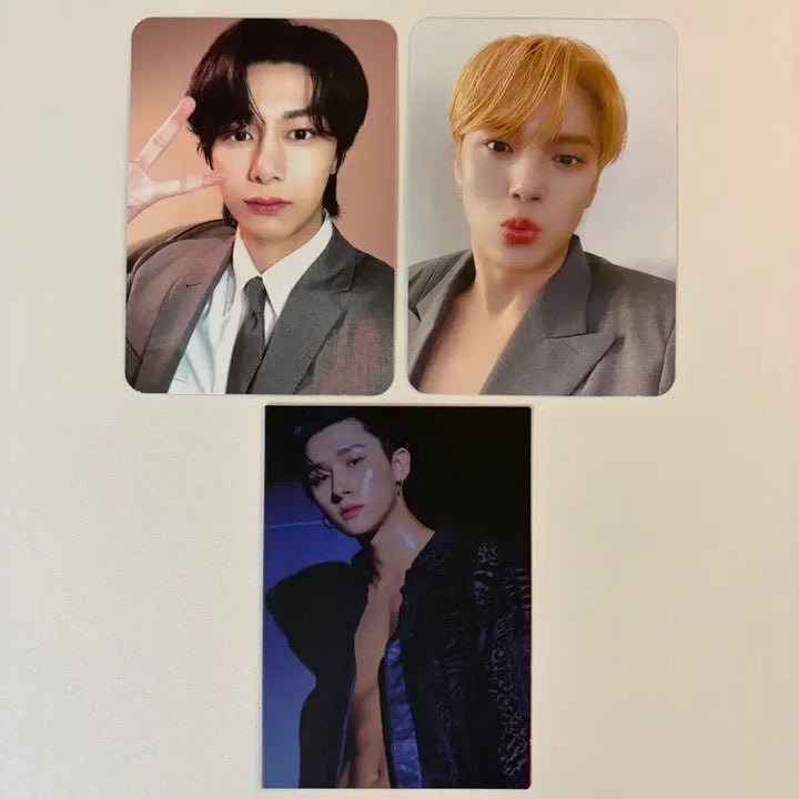 몬스타엑스 포토카드 3장 (탑홀더 제공)