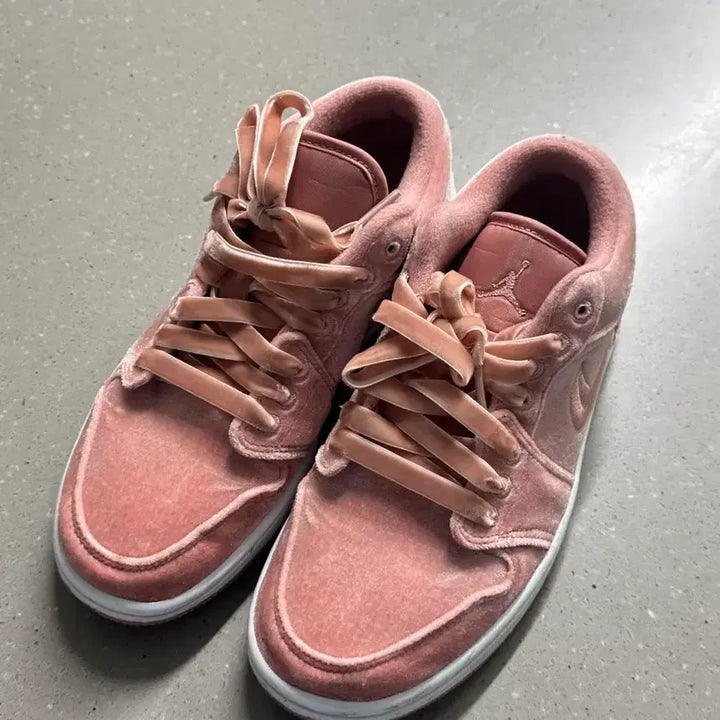 [BUNJANG] Jordan 1 Low Velvet Pink Sneakers / 조던 1 로우 벨벳 핑크 운동화