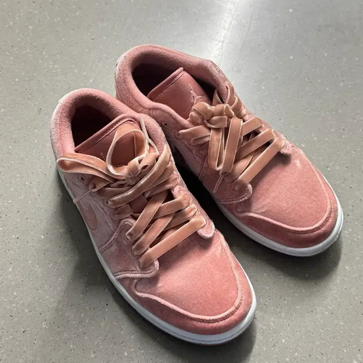 [BUNJANG] Jordan 1 Low Velvet Pink Sneakers / 조던 1 로우 벨벳 핑크 운동화