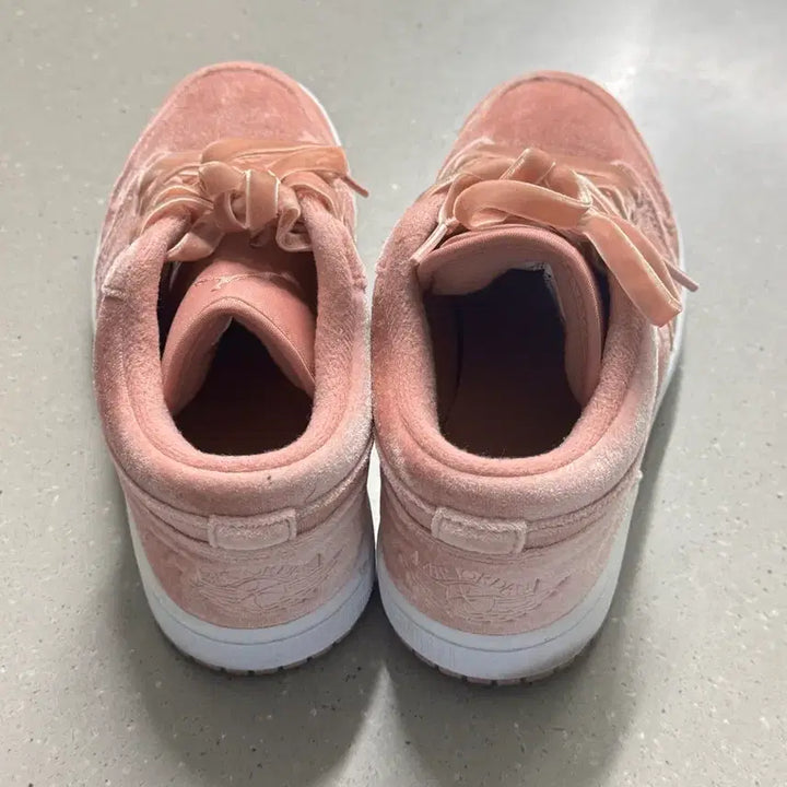 [BUNJANG] Jordan 1 Low Velvet Pink Sneakers / 조던 1 로우 벨벳 핑크 운동화