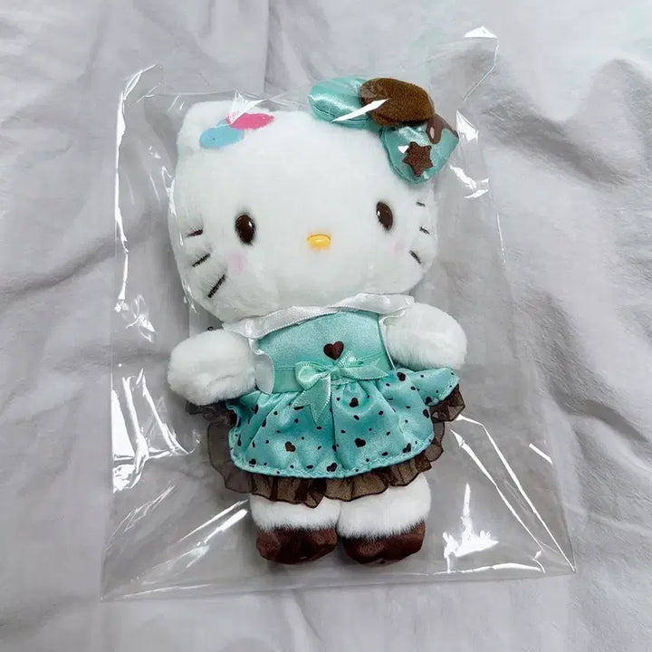 [BUNJANG] Sanrio Mint Choco Hello Kitty Mascot / 산리오 민트초코 헬로키티 마스코트
