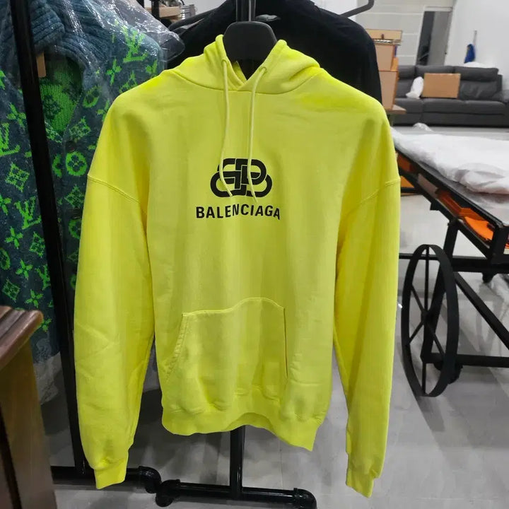 [BUNJANG] Balenciaga BB Logo Hoodie Lime / 발렌시아가 BB로고 후드티 라임
