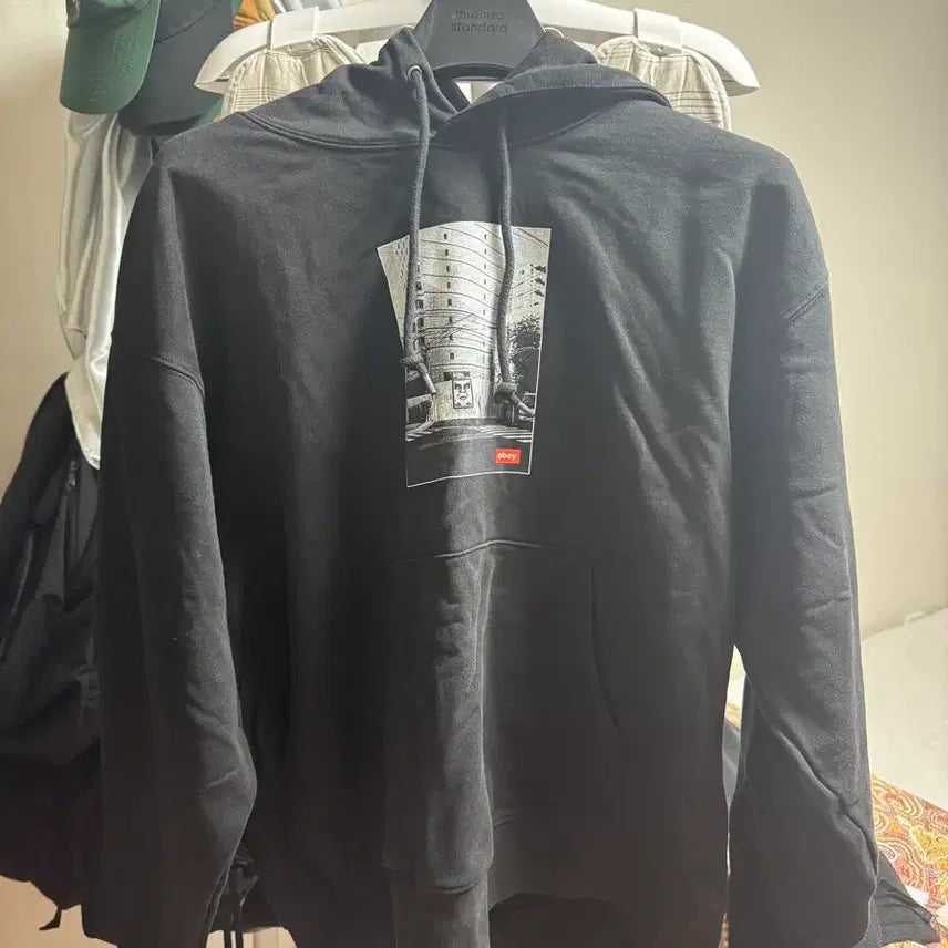 [BUNJANG] Obey Black Hoodie / Obey 오베이 블랙 후드티
