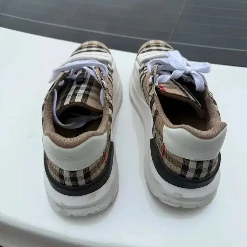 [BUNJANG] Burberry Check Pattern Sneakers (Size 41.5) / 버버리 체크 패턴 스니커즈 운동화 41.5