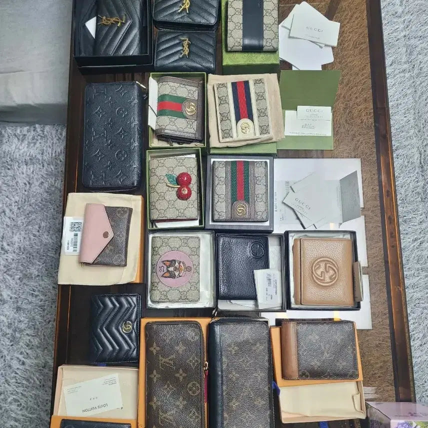 [BUNJANG] Gucci GG Supreme Wallet / 구찌 GG 수프림 반지갑 정품