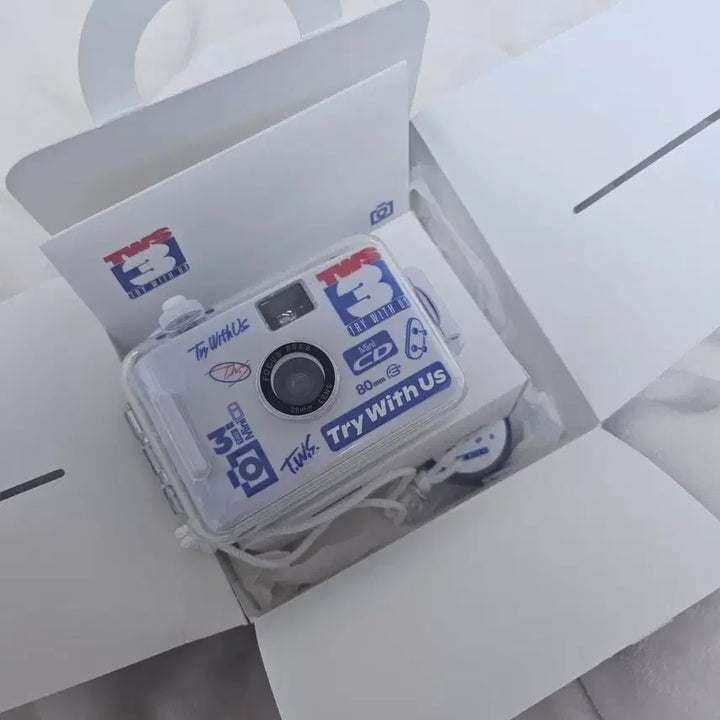 투어스 TRY WITH US 컴백 쇼케이스 역조공 필름카메라 세트