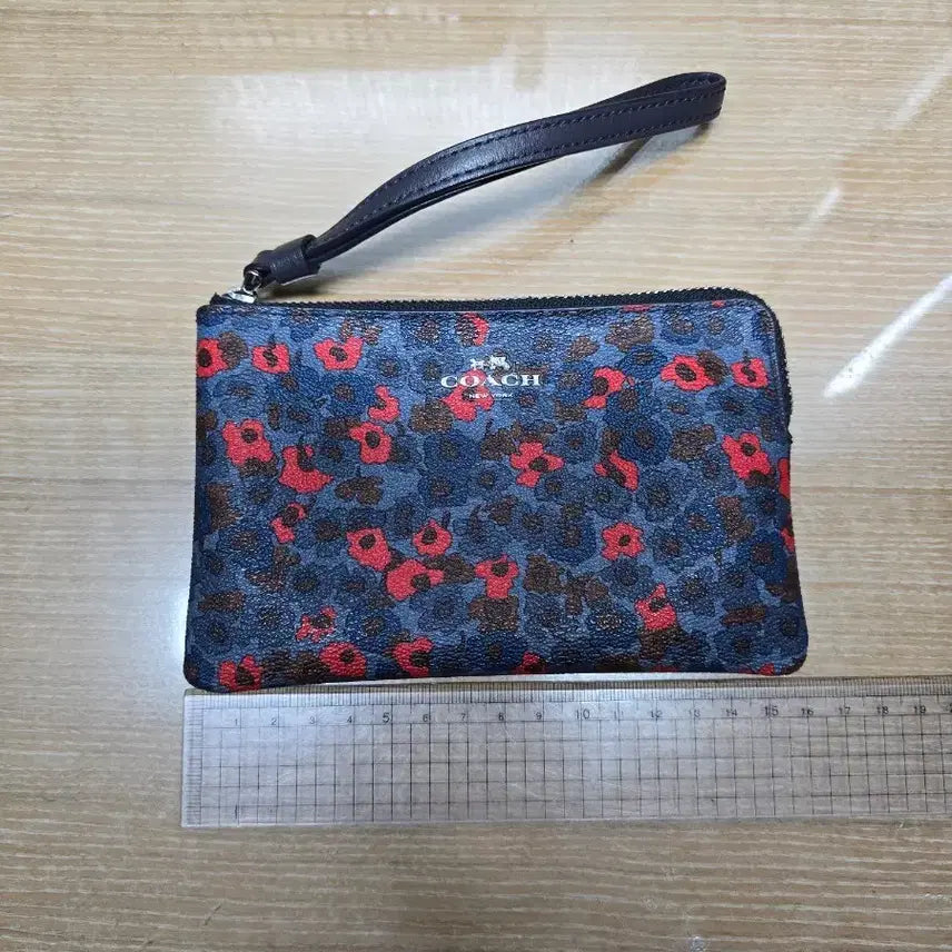 [BUNJANG] Coach Flower Pattern Pouch Wallet / 코치 플라워 패턴 파우치 지갑