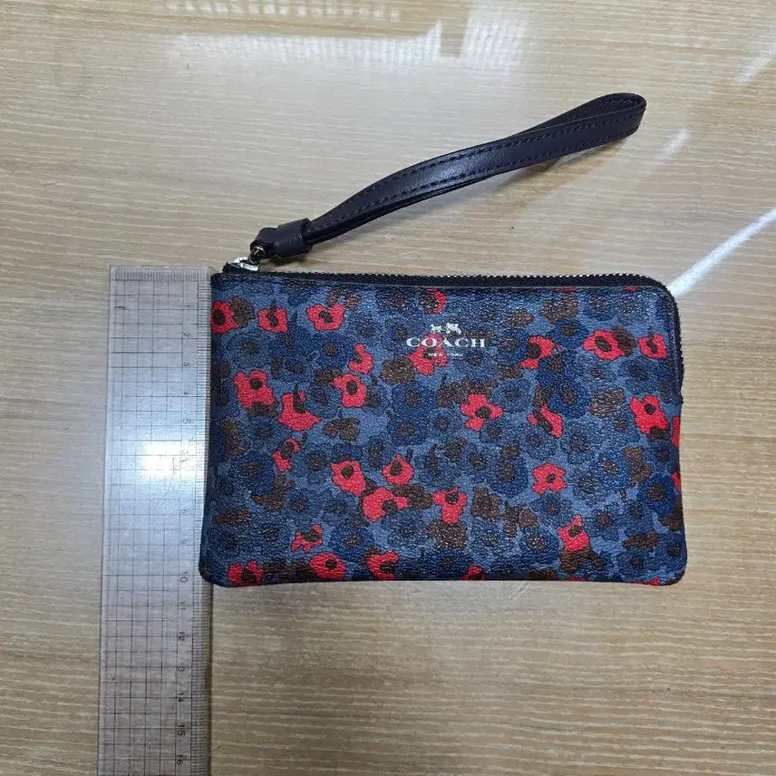 [BUNJANG] Coach Flower Pattern Pouch Wallet / 코치 플라워 패턴 파우치 지갑