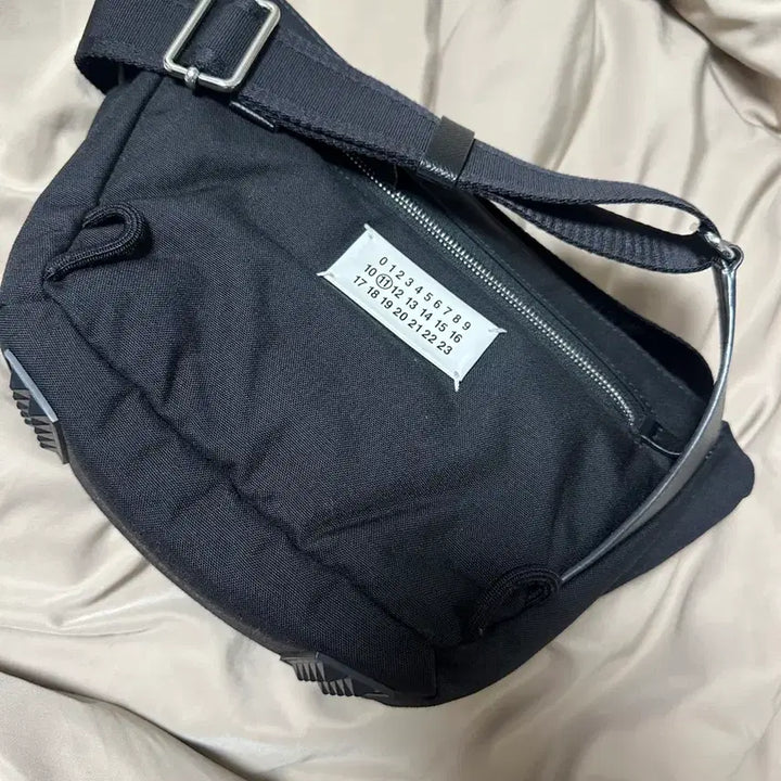 [BUNJANG] Maison Margiela Glam Slam Small Cycle Messenger Bag / 메종 마르지엘라 글램 스몰 사이클 메신저백 판매