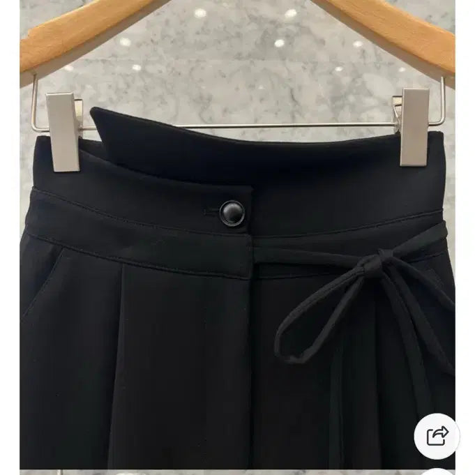 [BUNJANG] JS New York High-waisted Bermuda Shorts with Belt / JS뉴욕 블랙 하이웨스트 스트랩 벨트 5부 버뮤다 슬랙스팬츠