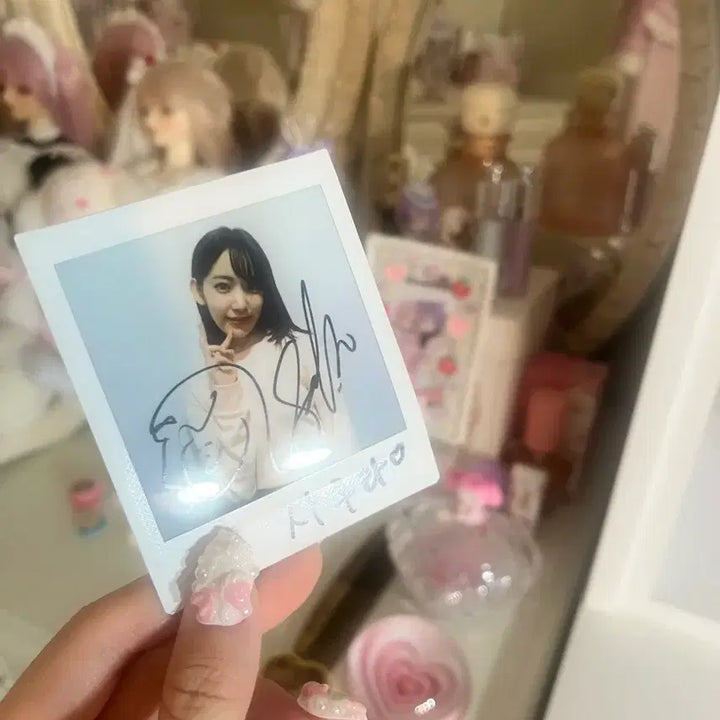 르세라핌 사쿠라 친필 폴라로이드 아이즈원