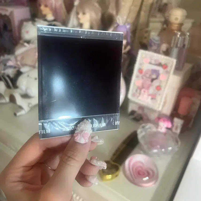 르세라핌 사쿠라 친필 폴라로이드 아이즈원