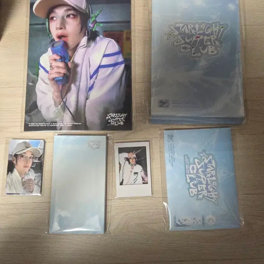 스트레이키즈 시즌그리팅 구성품(포카,폴라 포함)