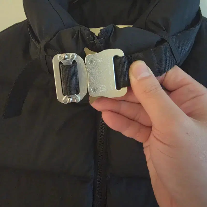 [BUNJANG] ALEX Buckle Padded Vest L (100) / 알릭스 버클 패딩 조끼 L (100)