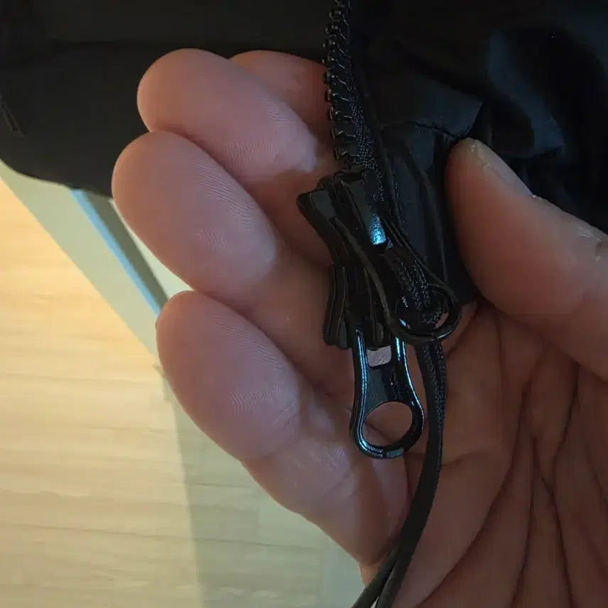 [BUNJANG] ALEX Buckle Padded Vest L (100) / 알릭스 버클 패딩 조끼 L (100)