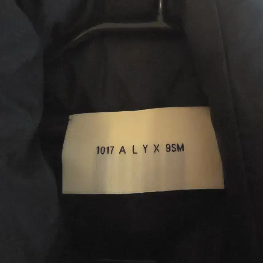 [BUNJANG] ALEX Buckle Padded Vest L (100) / 알릭스 버클 패딩 조끼 L (100)