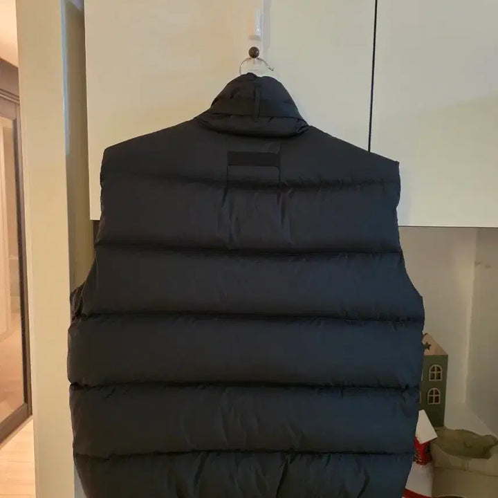[BUNJANG] ALEX Buckle Padded Vest L (100) / 알릭스 버클 패딩 조끼 L (100)