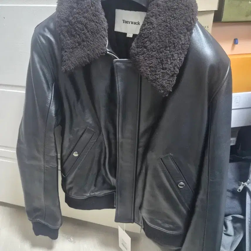 [BUNJANG] Toniewek Leather Bomber with Shearling Collar Size L New / 토니웩 쉬어링 카라 레더봄버 L사이즈 새제품