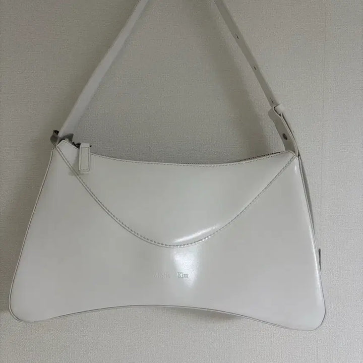 [BUNJANG] Matinkim Leather Curve Shoulder Bag / 마뗑킴 소가죽 커브 숄더백