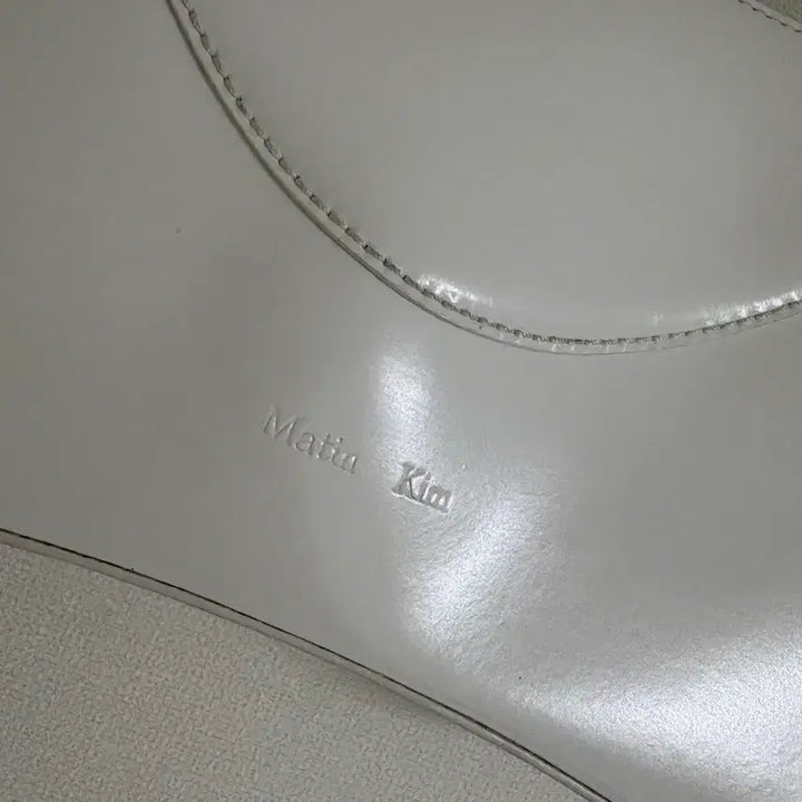 [BUNJANG] Matinkim Leather Curve Shoulder Bag / 마뗑킴 소가죽 커브 숄더백