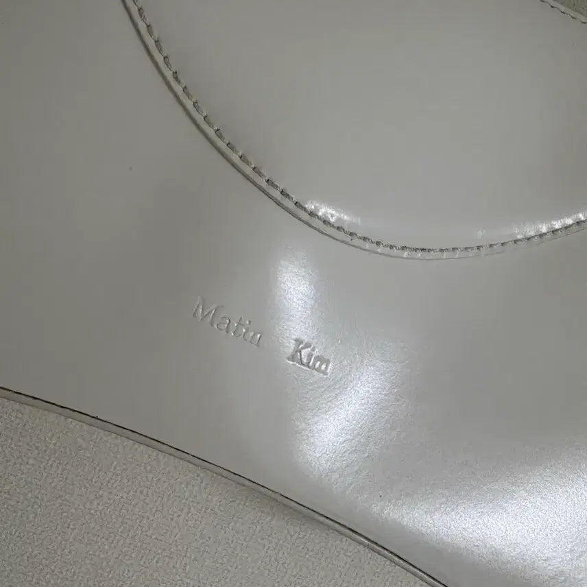 [BUNJANG] Matinkim Leather Curve Shoulder Bag / 마뗑킴 소가죽 커브 숄더백