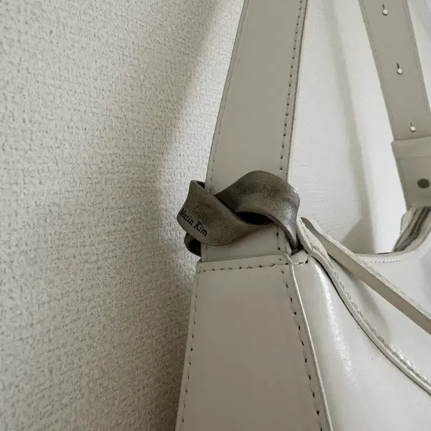 [BUNJANG] Matinkim Leather Curve Shoulder Bag / 마뗑킴 소가죽 커브 숄더백