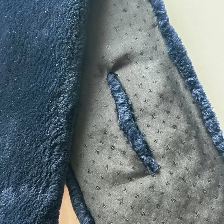 [BUNJANG] Louis Vuitton Mink Muffler / 정품) 루이비통 밍크 머플러 네이비 핑크