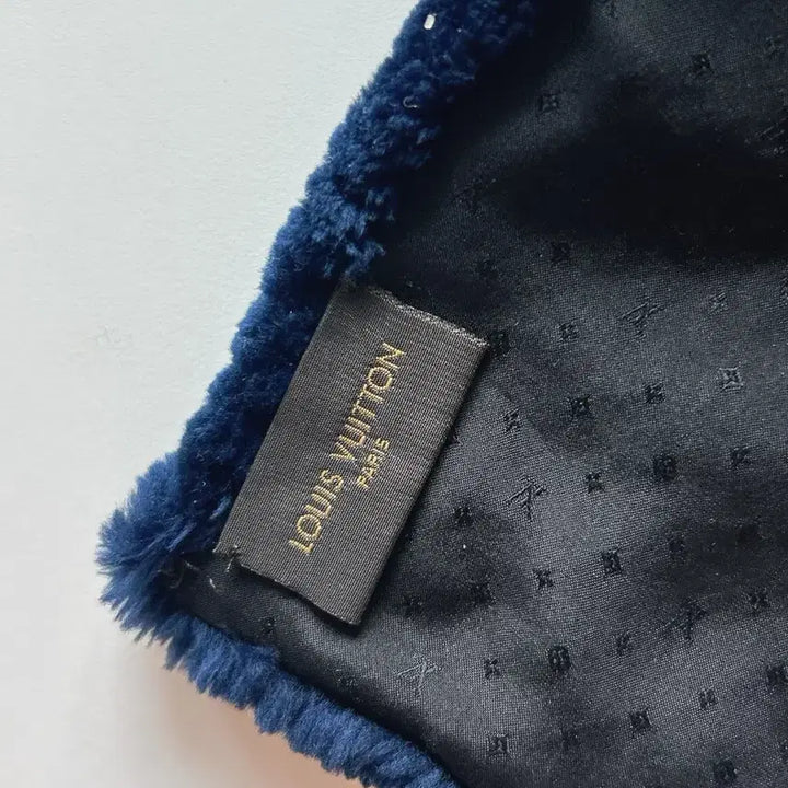 [BUNJANG] Louis Vuitton Mink Muffler / 정품) 루이비통 밍크 머플러 네이비 핑크